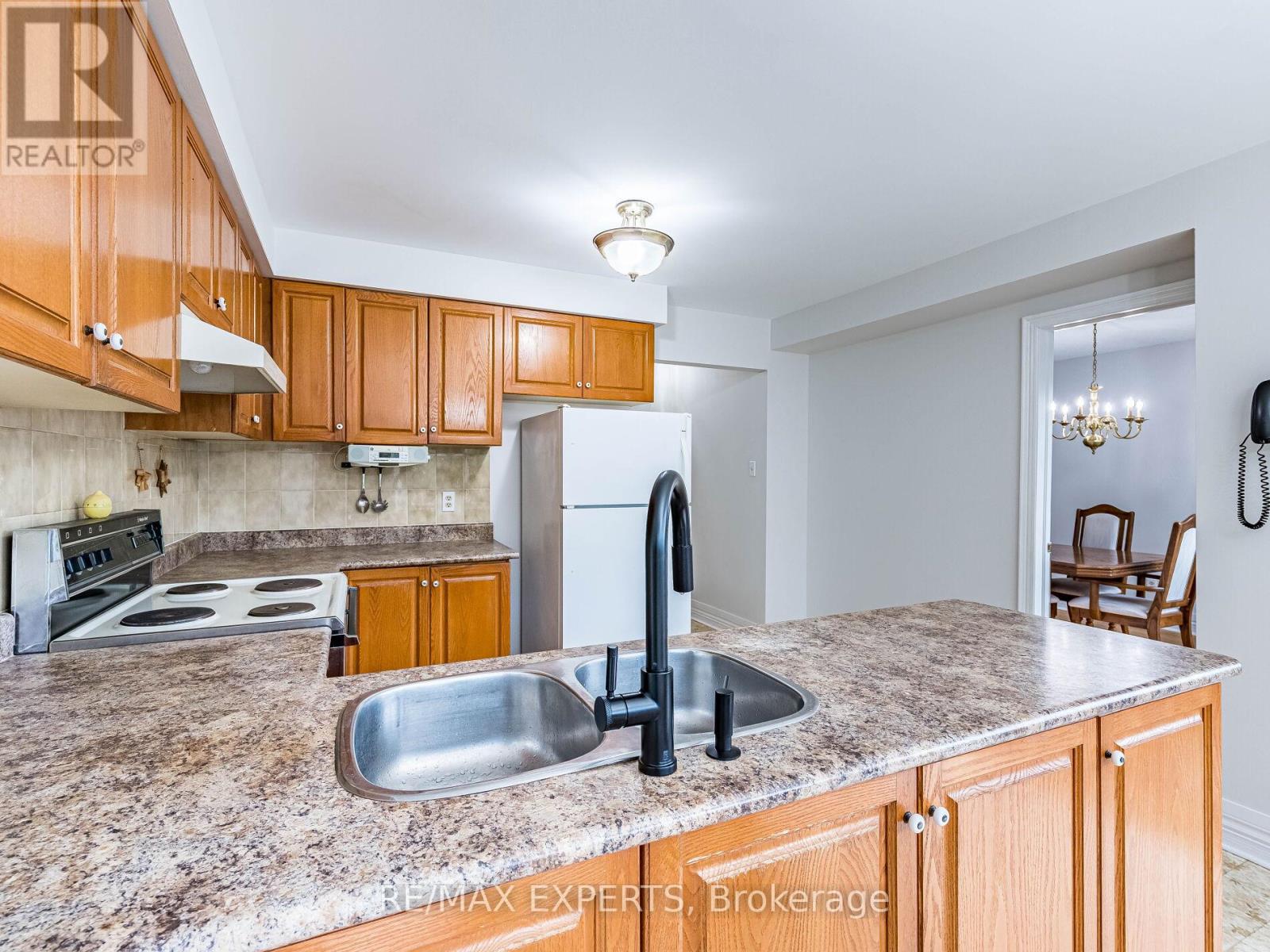 33 Nipissing Crescent, Brampton (Westgate), Ontario  L6S 5A4 - Photo 8 - W13100624