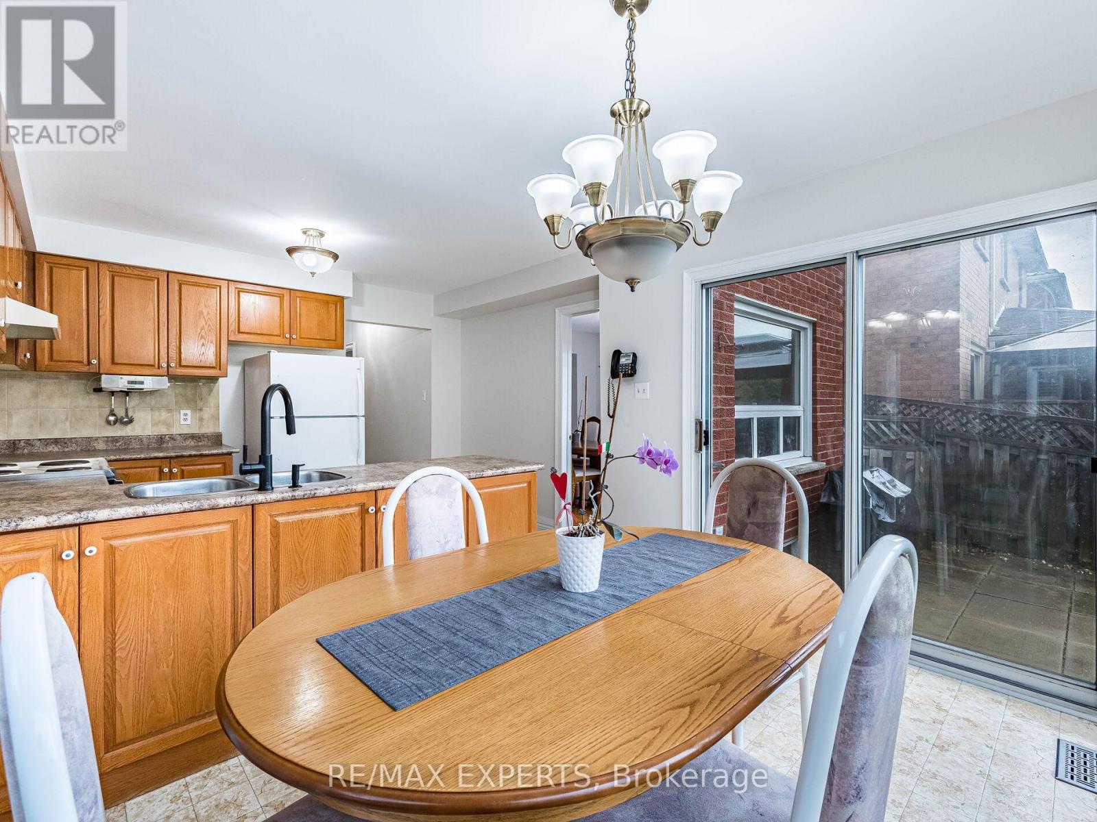 33 Nipissing Crescent, Brampton (Westgate), Ontario  L6S 5A4 - Photo 9 - W13100624