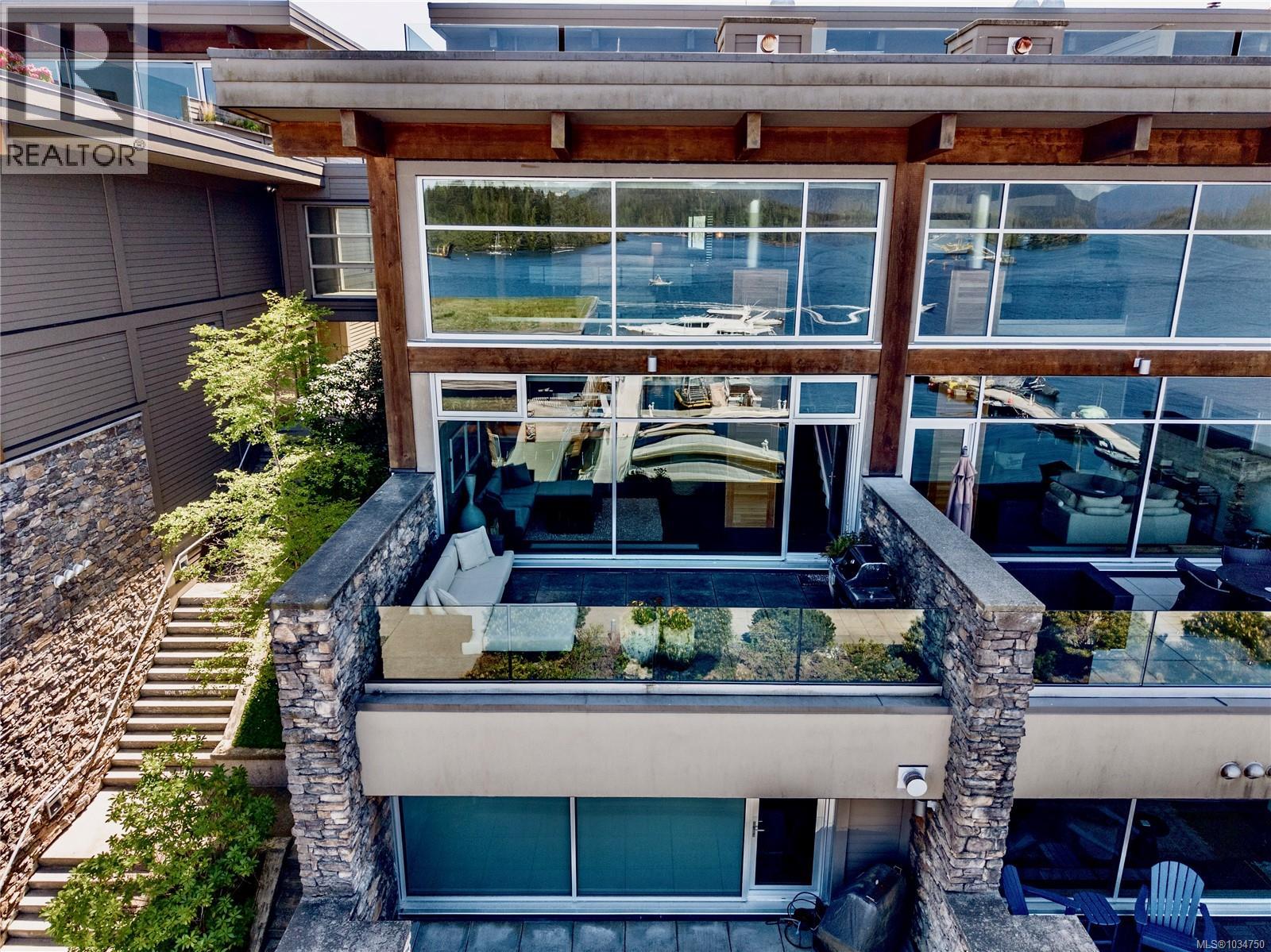 305 368 Main St, Tofino, British Columbia