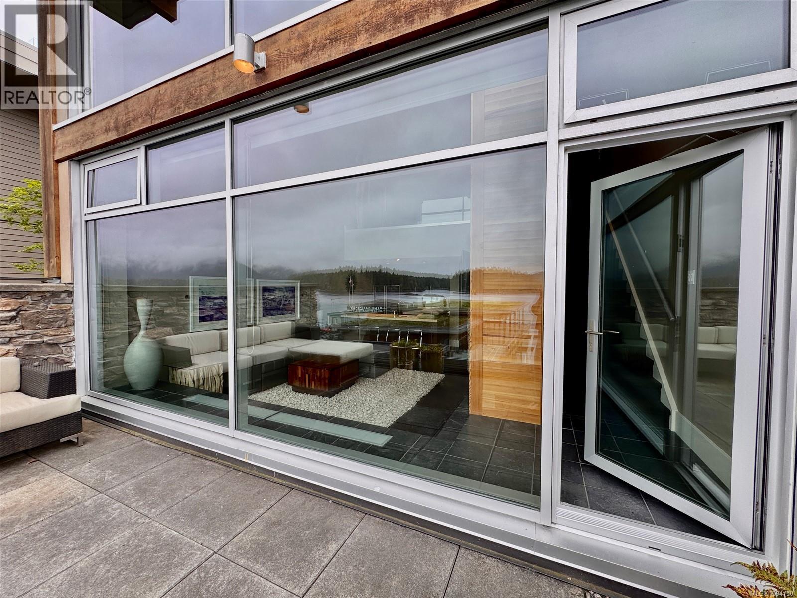 305 368 Main St, Tofino, British Columbia  V0R 3A0 - Photo 16 - 1034750