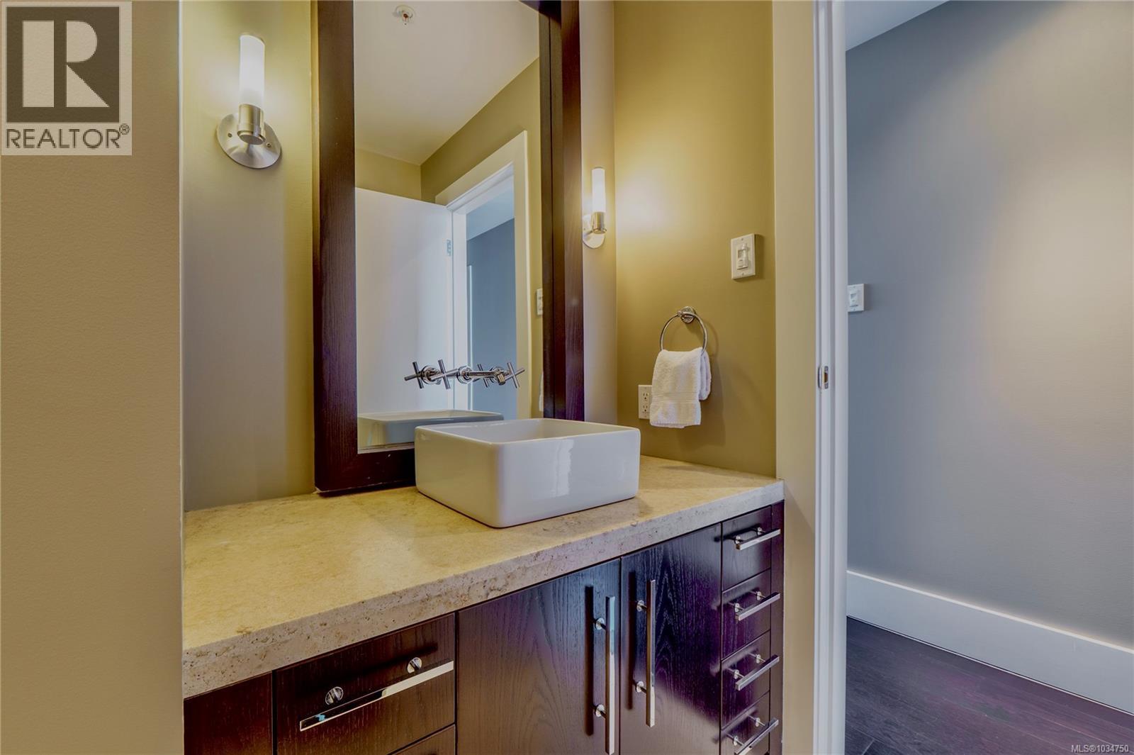 305 368 Main St, Tofino, British Columbia  V0R 3A0 - Photo 37 - 1034750