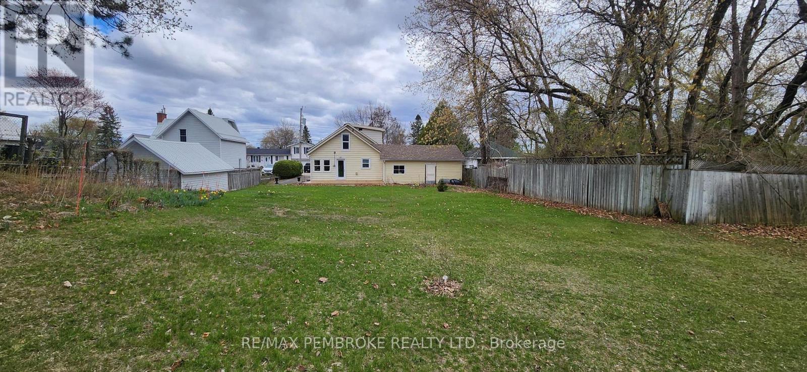 563 Perth Street, Pembroke, Ontario  K8A 6B7 - Photo 35 - X12889648