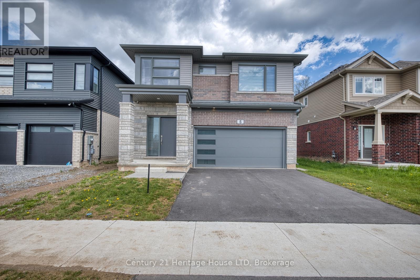 5 Wilson Drive, Thorold, Ontario  L2V 0M3 - Photo 1 - X13028904