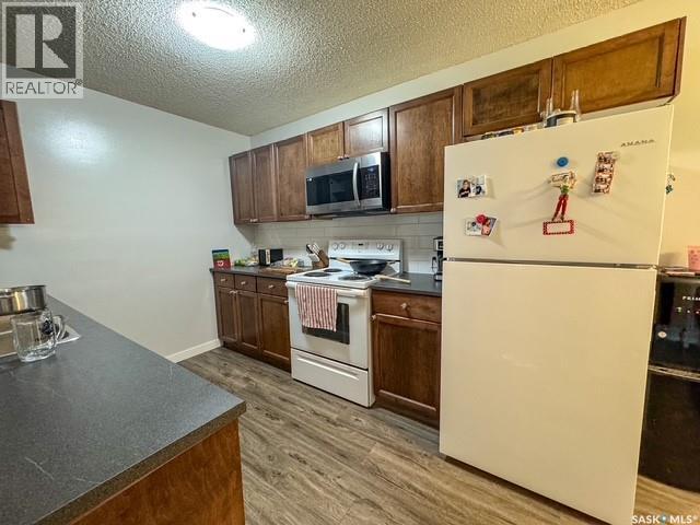 211 & 215 18th Avenue Ne, Swift Current, Saskatchewan  S9H 2Y2 - Photo 17 - SK035384