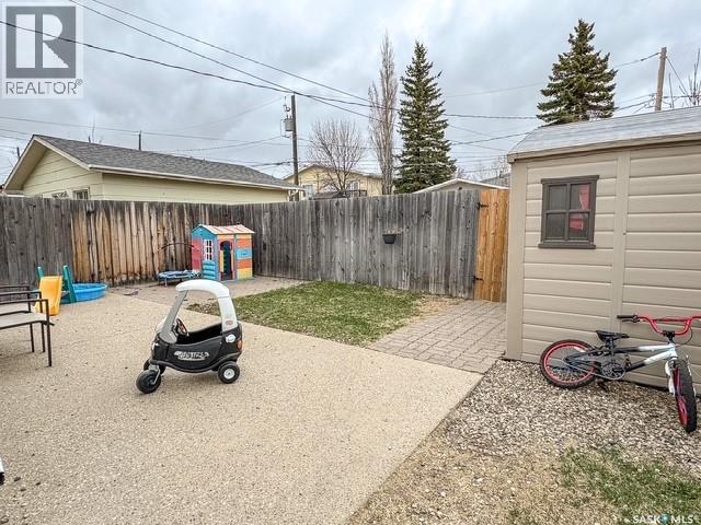 211 & 215 18th Avenue Ne, Swift Current, Saskatchewan  S9H 2Y2 - Photo 19 - SK035384