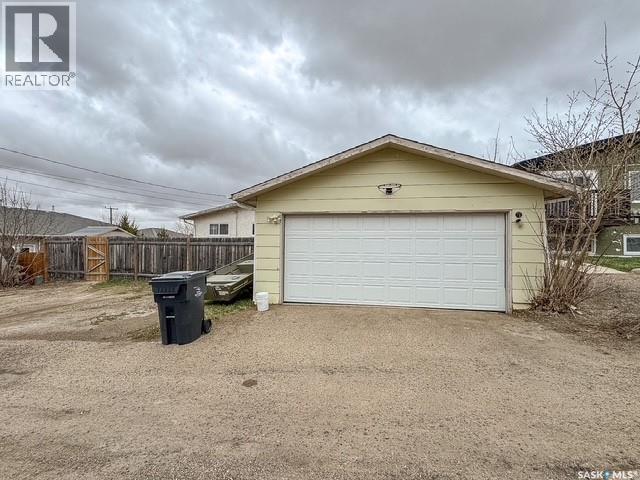 211 & 215 18th Avenue Ne, Swift Current, Saskatchewan  S9H 2Y2 - Photo 20 - SK035384