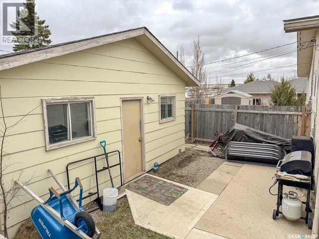 211 & 215 18th Avenue Ne, Swift Current, Saskatchewan  S9H 2Y2 - Photo 21 - SK035384