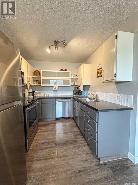 211 & 215 18th Avenue Ne, Swift Current, Saskatchewan  S9H 2Y2 - Photo 5 - SK035384