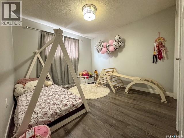 211 & 215 18th Avenue Ne, Swift Current, Saskatchewan  S9H 2Y2 - Photo 8 - SK035384