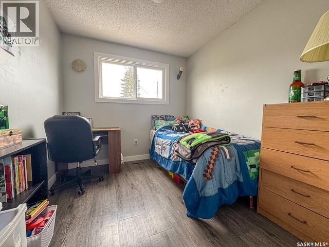 211 & 215 18th Avenue Ne, Swift Current, Saskatchewan  S9H 2Y2 - Photo 9 - SK035384