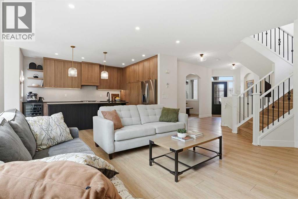 15 Valley Stream Manor Nw, Calgary, Alberta  T3B 5V9 - Photo 4 - A2307956