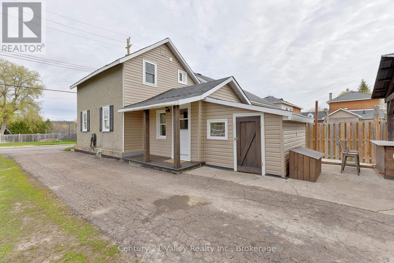 319 Mary Avenue, Renfrew, Ontario  K7V 3P3 - Photo 3 - X13100696