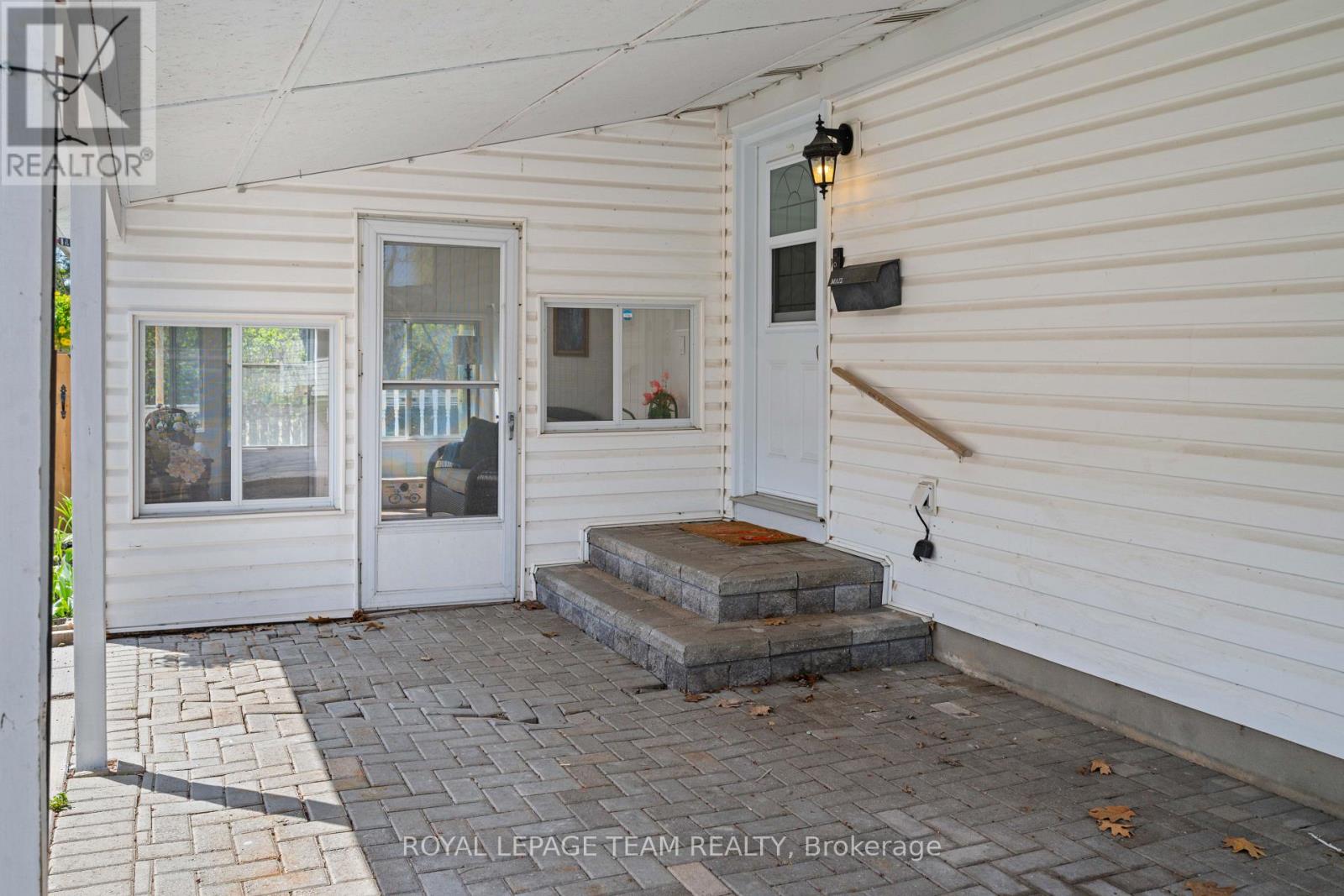 153 Post Road, Ottawa, Ontario  K2L 1L1 - Photo 4 - X13100740