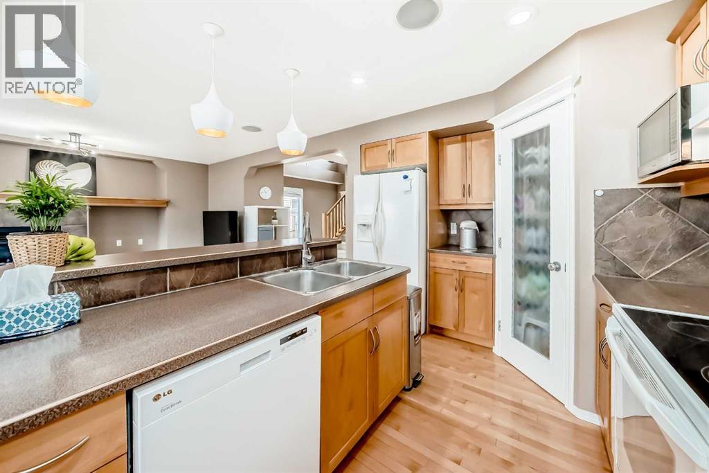 250 Royal Birch Way Nw, Calgary, Alberta  T3G 5X9 - Photo 8 - A2304534