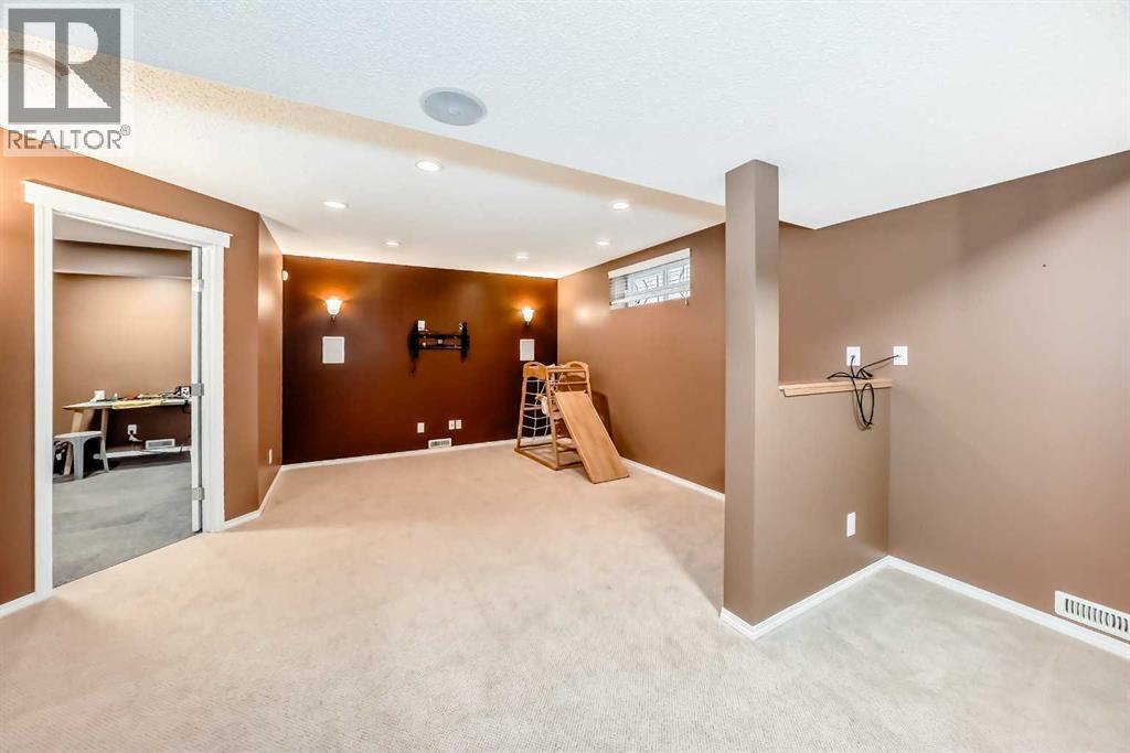 250 Royal Birch Way Nw, Calgary, Alberta  T3G 5X9 - Photo 36 - A2304534
