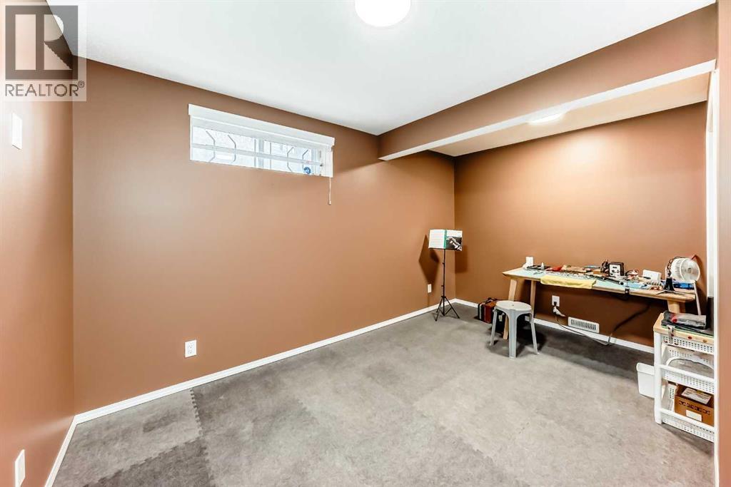 250 Royal Birch Way Nw, Calgary, Alberta  T3G 5X9 - Photo 40 - A2304534