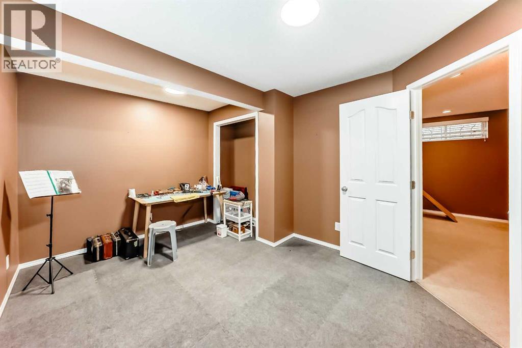 250 Royal Birch Way Nw, Calgary, Alberta  T3G 5X9 - Photo 41 - A2304534