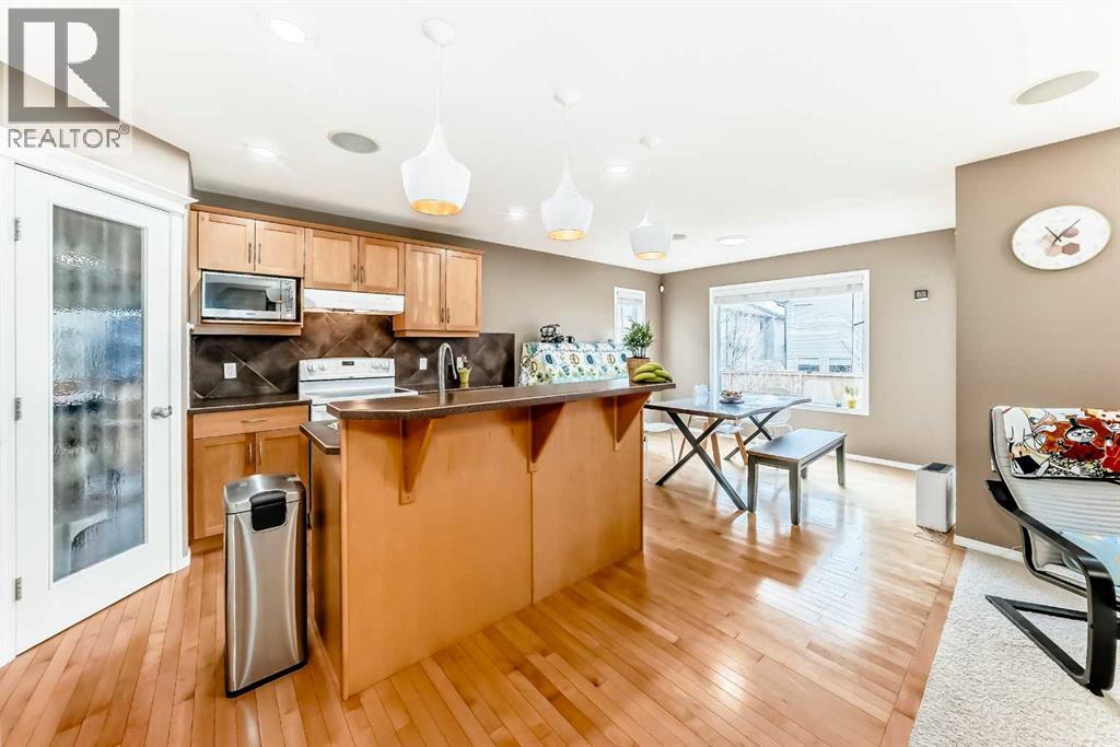 250 Royal Birch Way Nw, Calgary, Alberta  T3G 5X9 - Photo 5 - A2304534