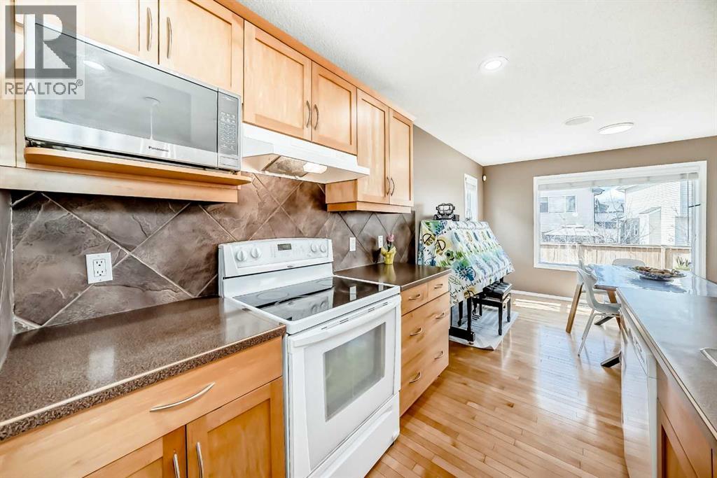 250 Royal Birch Way Nw, Calgary, Alberta  T3G 5X9 - Photo 6 - A2304534
