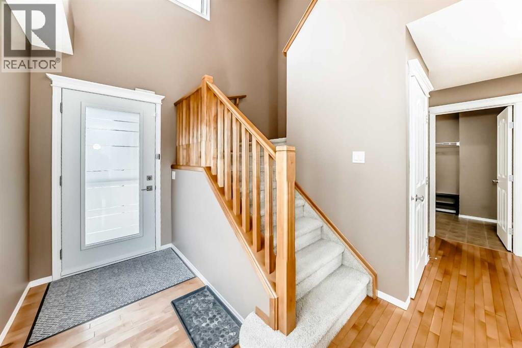 250 Royal Birch Way Nw, Calgary, Alberta  T3G 5X9 - Photo 3 - A2304534