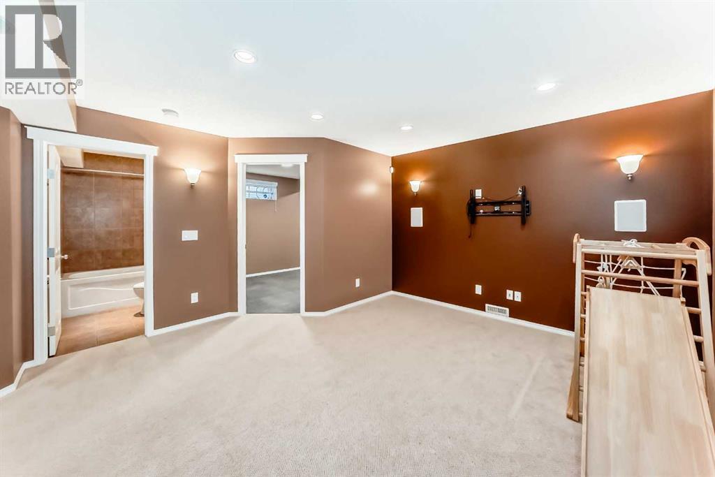 250 Royal Birch Way Nw, Calgary, Alberta  T3G 5X9 - Photo 37 - A2304534