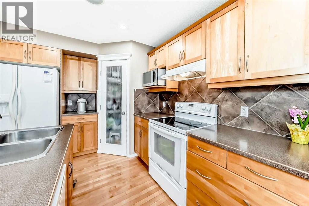 250 Royal Birch Way Nw, Calgary, Alberta  T3G 5X9 - Photo 9 - A2304534