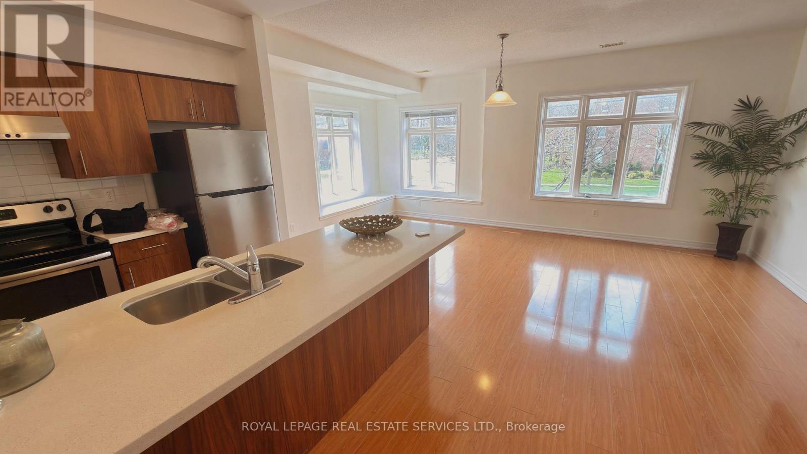 6 - 362 Plains Road E, Burlington, Ontario  L7T 2C8 - Photo 4 - W13100754