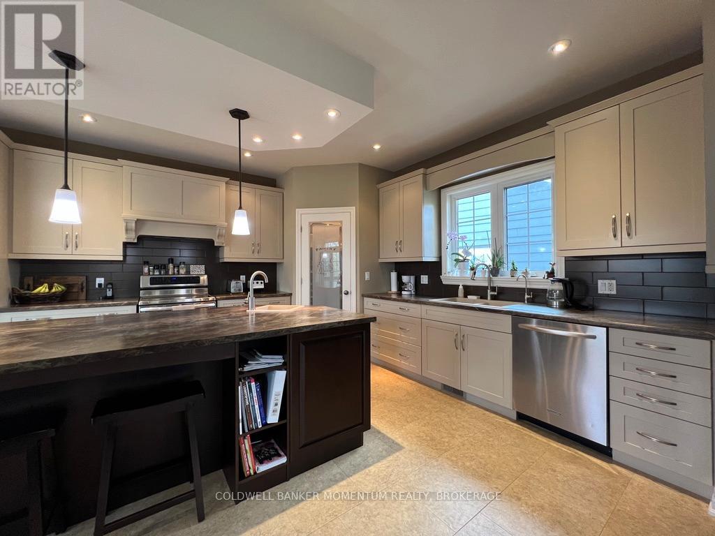 22 John Street, St. Catharines (Port Dalhousie), Ontario  L2N 4P1 - Photo 8 - X13100786