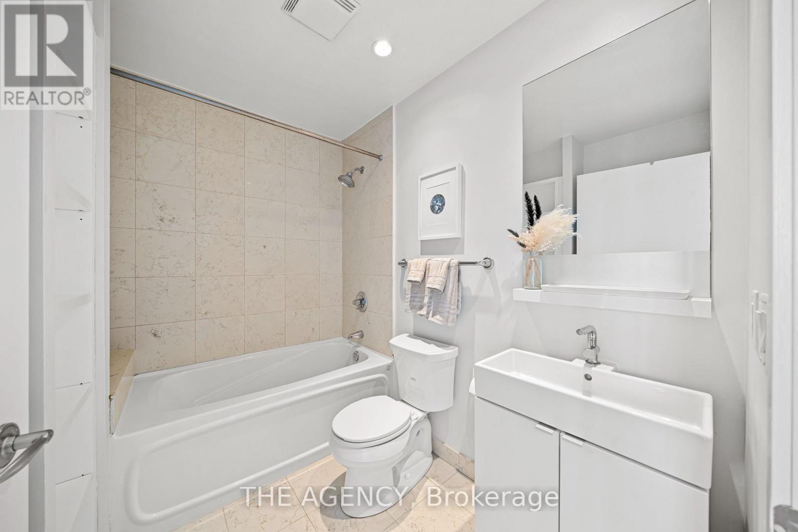 3313 - 208 Queens Quay W, Toronto, Ontario  M5J 2Y5 - Photo 11 - C13096180