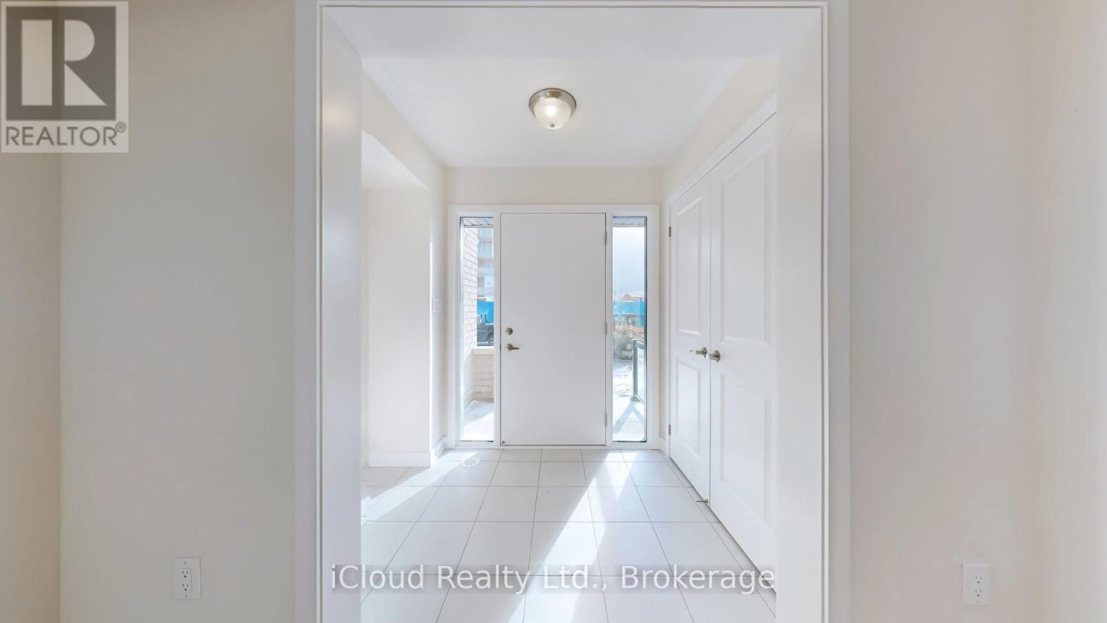 38 Dandara Gate, Vaughan, Ontario  L4L 0M6 - Photo 4 - N12960966