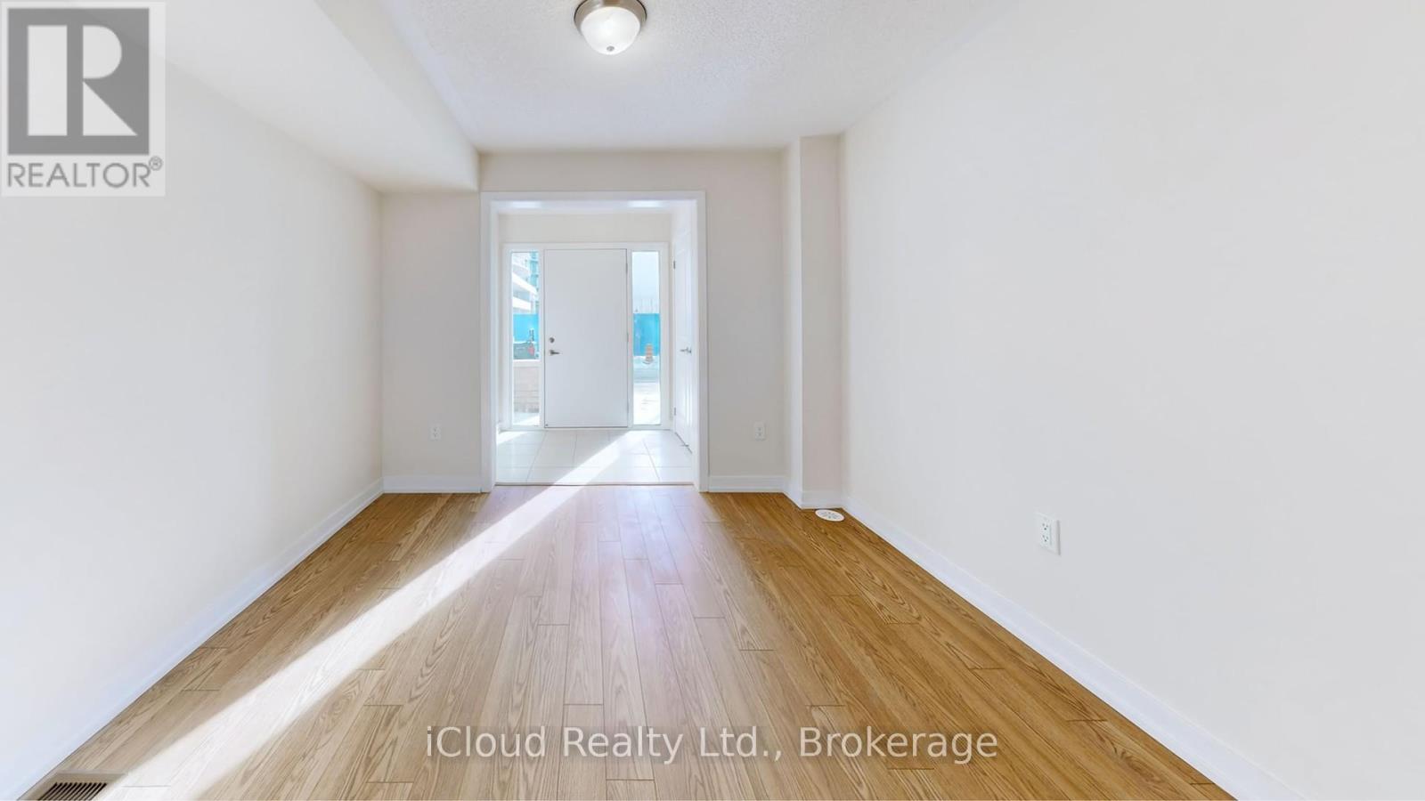 38 Dandara Gate, Vaughan, Ontario  L4L 0M6 - Photo 3 - N12960966