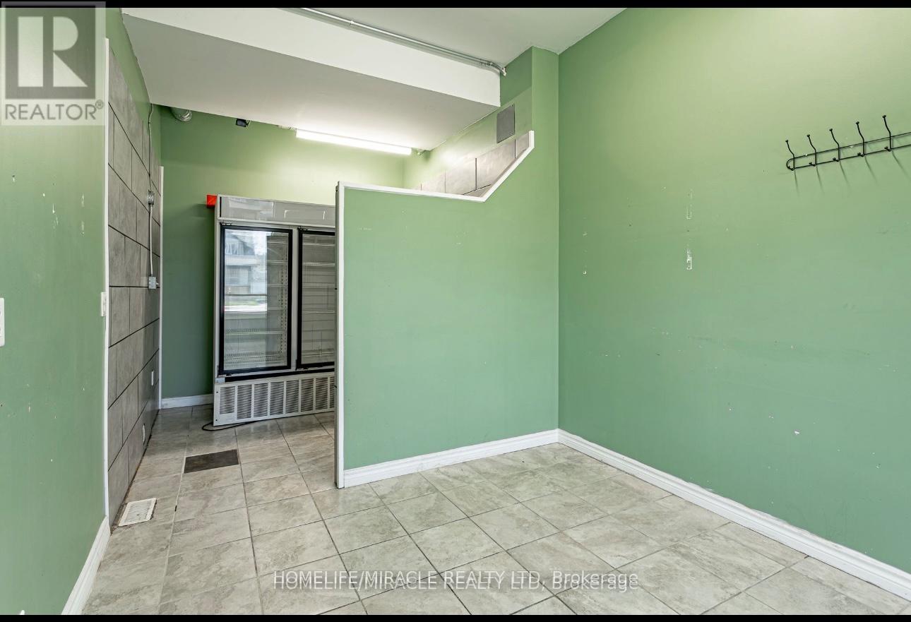 257 Dundas Street, Woodstock, Ontario  N4S 1A9 - Photo 8 - X12896618