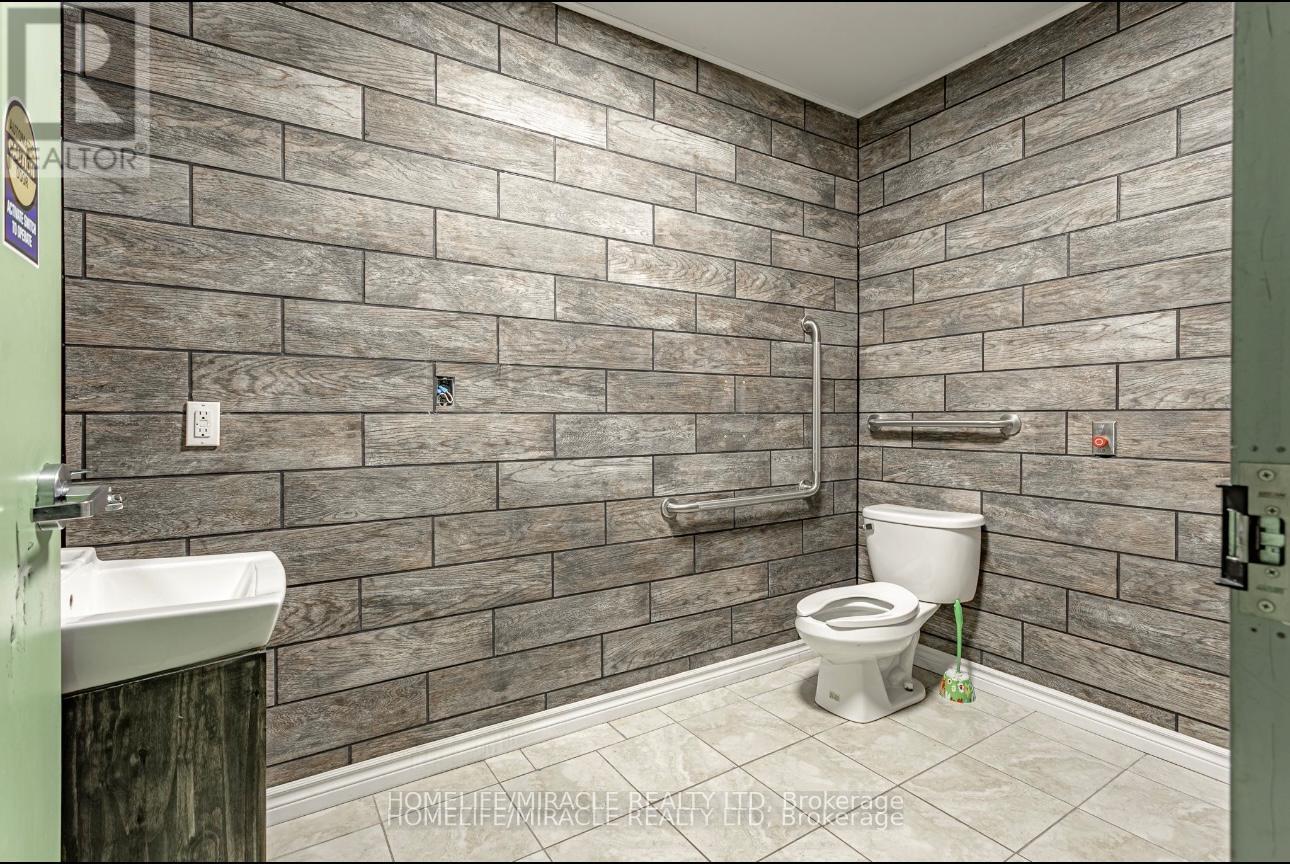 257 Dundas Street, Woodstock, Ontario  N4S 1A9 - Photo 9 - X12896618