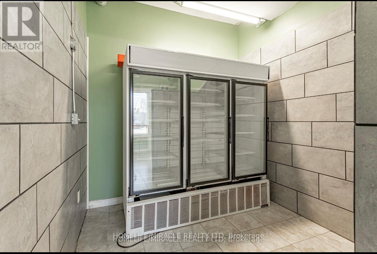 257 Dundas Street, Woodstock, Ontario  N4S 1A9 - Photo 5 - X12896618