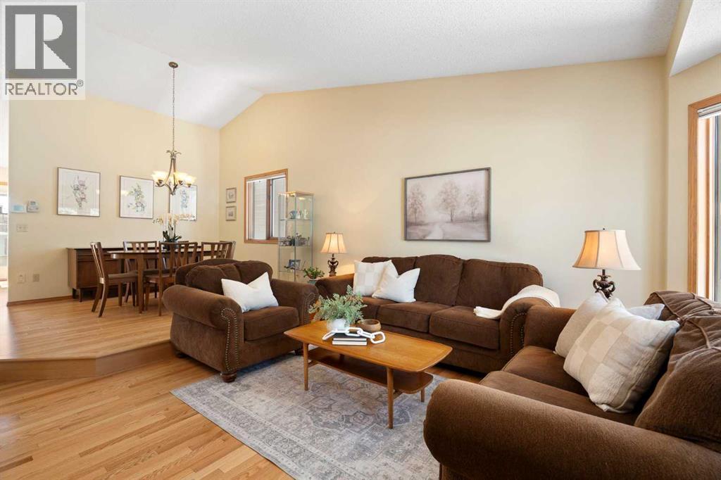221 Scurfield Place Nw, Calgary, Alberta  T3L 1T3 - Photo 5 - A2299308
