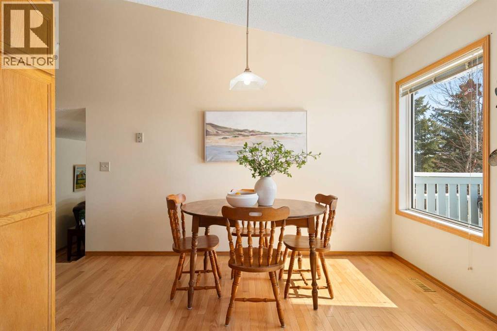 221 Scurfield Place Nw, Calgary, Alberta  T3L 1T3 - Photo 11 - A2299308