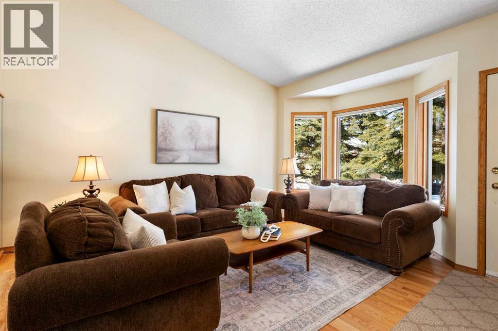 221 Scurfield Place Nw, Calgary, Alberta  T3L 1T3 - Photo 4 - A2299308