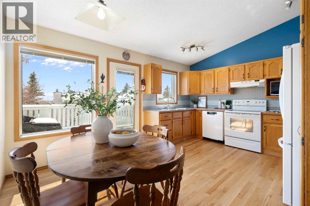 221 Scurfield Place Nw, Calgary, Alberta  T3L 1T3 - Photo 10 - A2299308