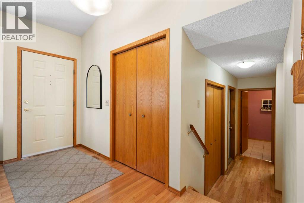 221 Scurfield Place Nw, Calgary, Alberta  T3L 1T3 - Photo 3 - A2299308