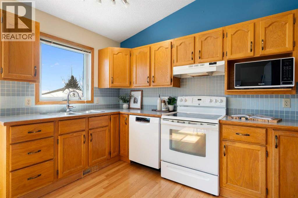 221 Scurfield Place Nw, Calgary, Alberta  T3L 1T3 - Photo 14 - A2299308