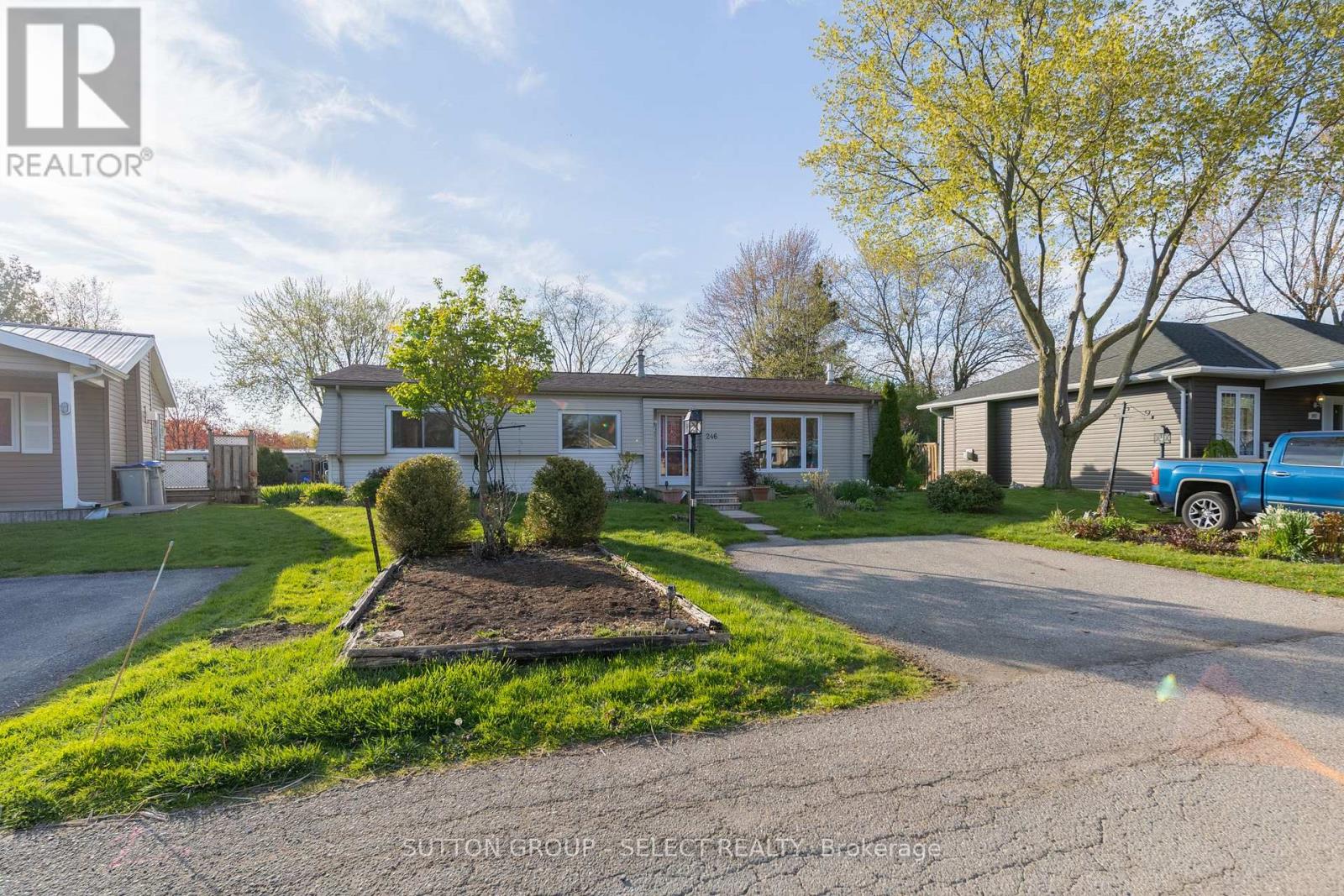 246 Southwinds Court, South Huron, Ontario  N0M 1T0 - Photo 2 - X13100848