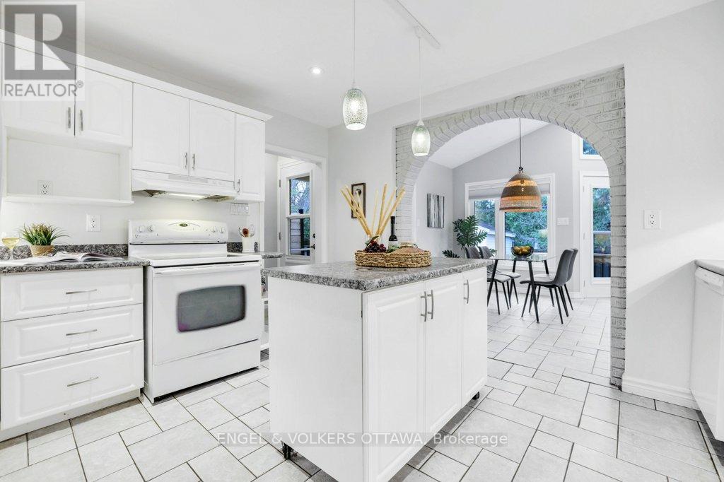 968 Arkell Street, Ottawa, Ontario  K2B 5R3 - Photo 12 - X13100938
