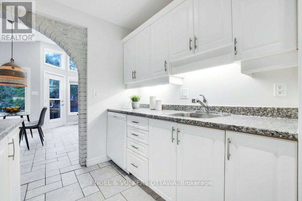 968 Arkell Street, Ottawa, Ontario  K2B 5R3 - Photo 13 - X13100938