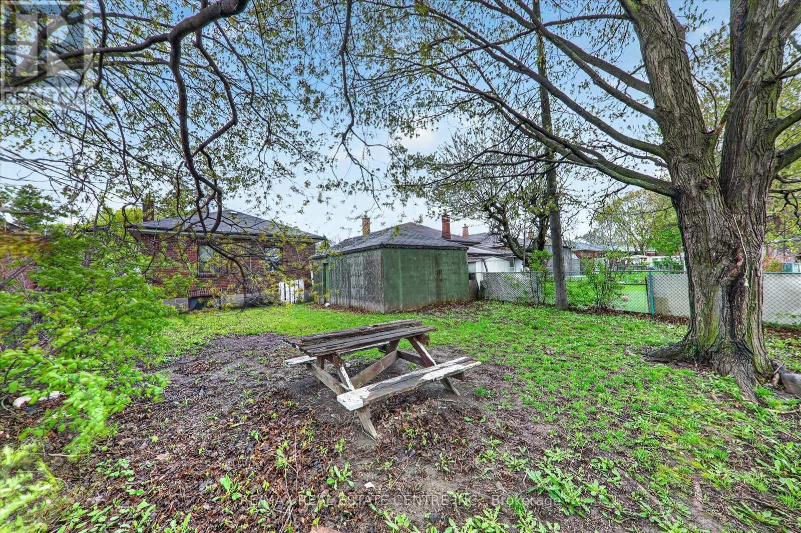 88 Ellendale Drive, Toronto, Ontario  M1P 1N5 - Photo 11 - E13100912