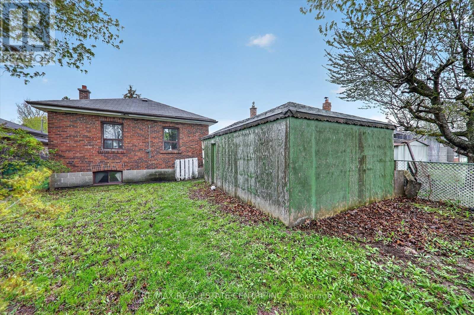 88 Ellendale Drive, Toronto, Ontario  M1P 1N5 - Photo 12 - E13100912