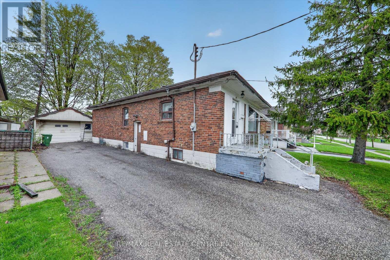 88 Ellendale Drive, Toronto, Ontario  M1P 1N5 - Photo 5 - E13100912