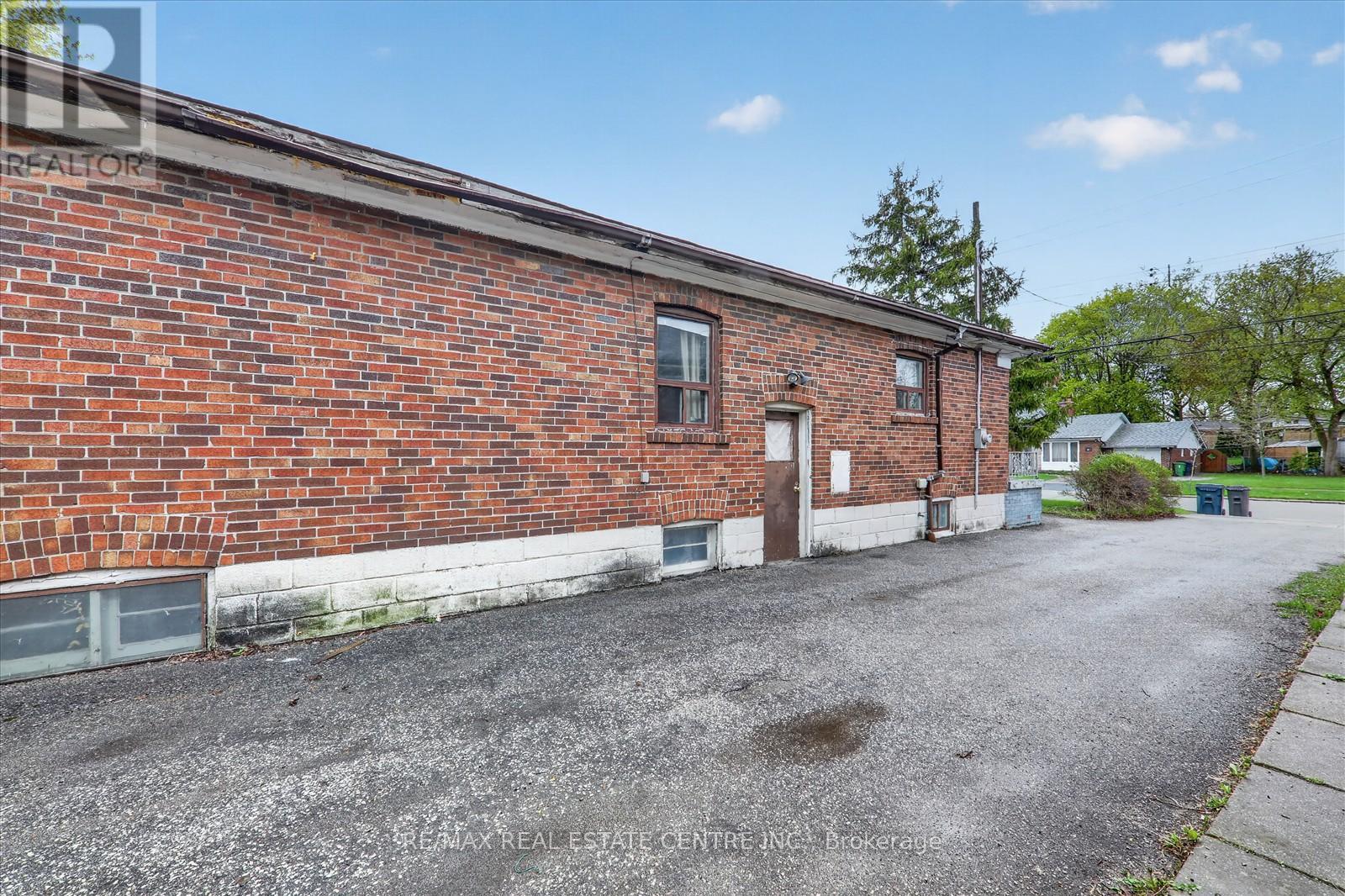 88 Ellendale Drive, Toronto, Ontario  M1P 1N5 - Photo 7 - E13100912