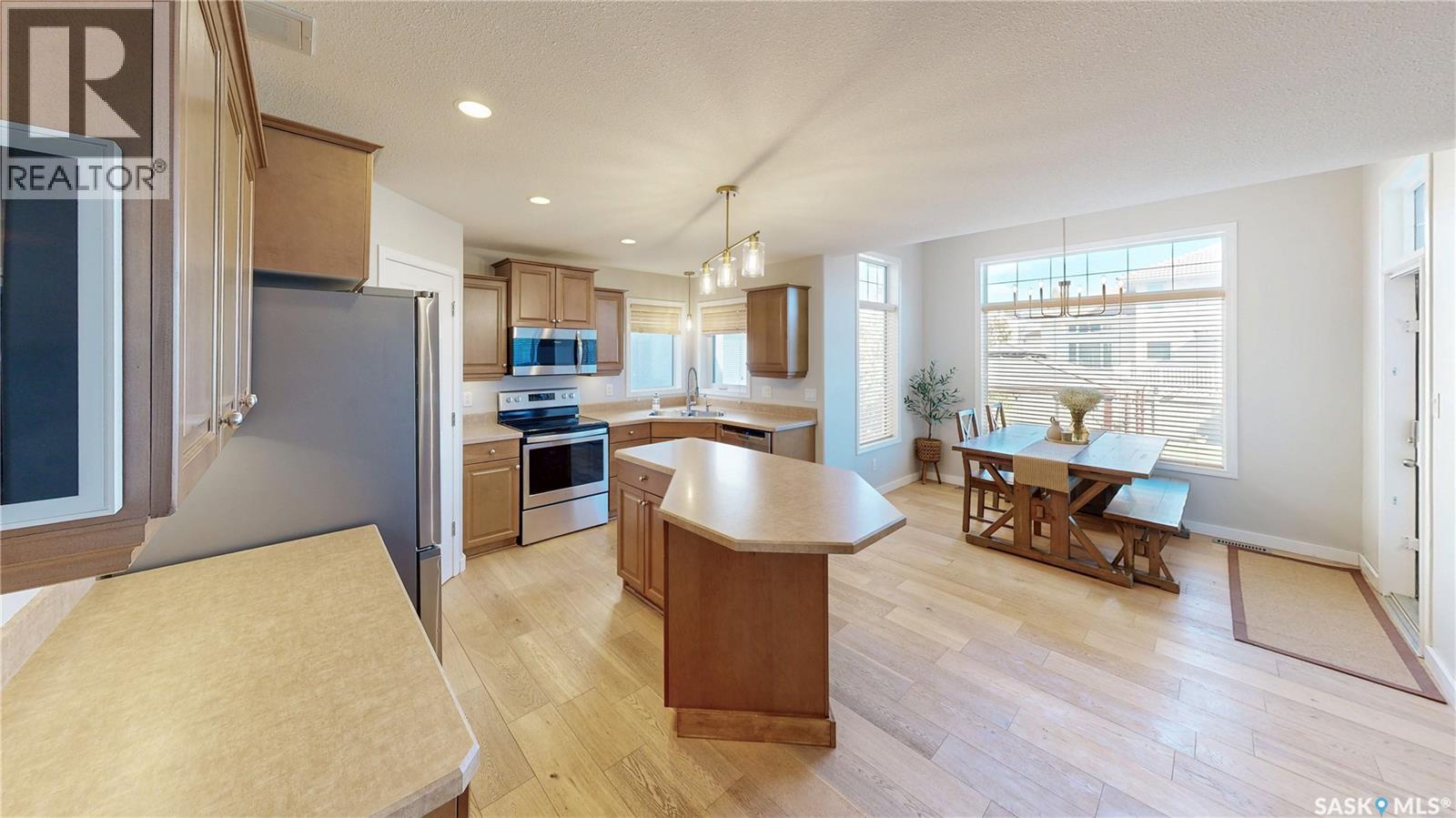 7014 Wascana Cove Drive, Regina, Saskatchewan  S4V 3E9 - Photo 5 - SK035276