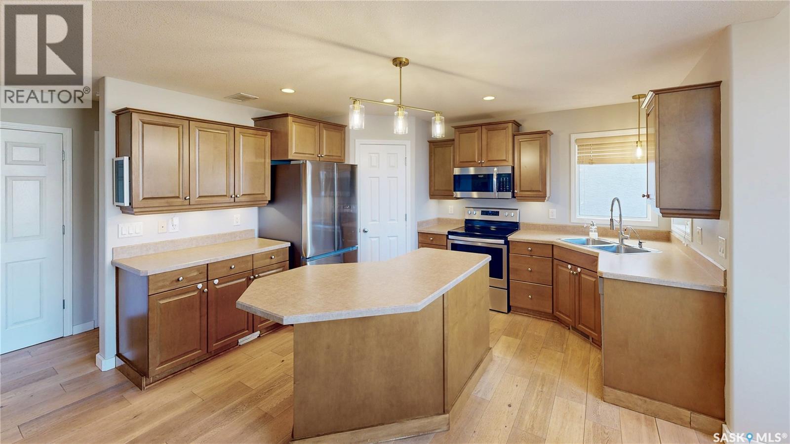 7014 Wascana Cove Drive, Regina, Saskatchewan  S4V 3E9 - Photo 7 - SK035276