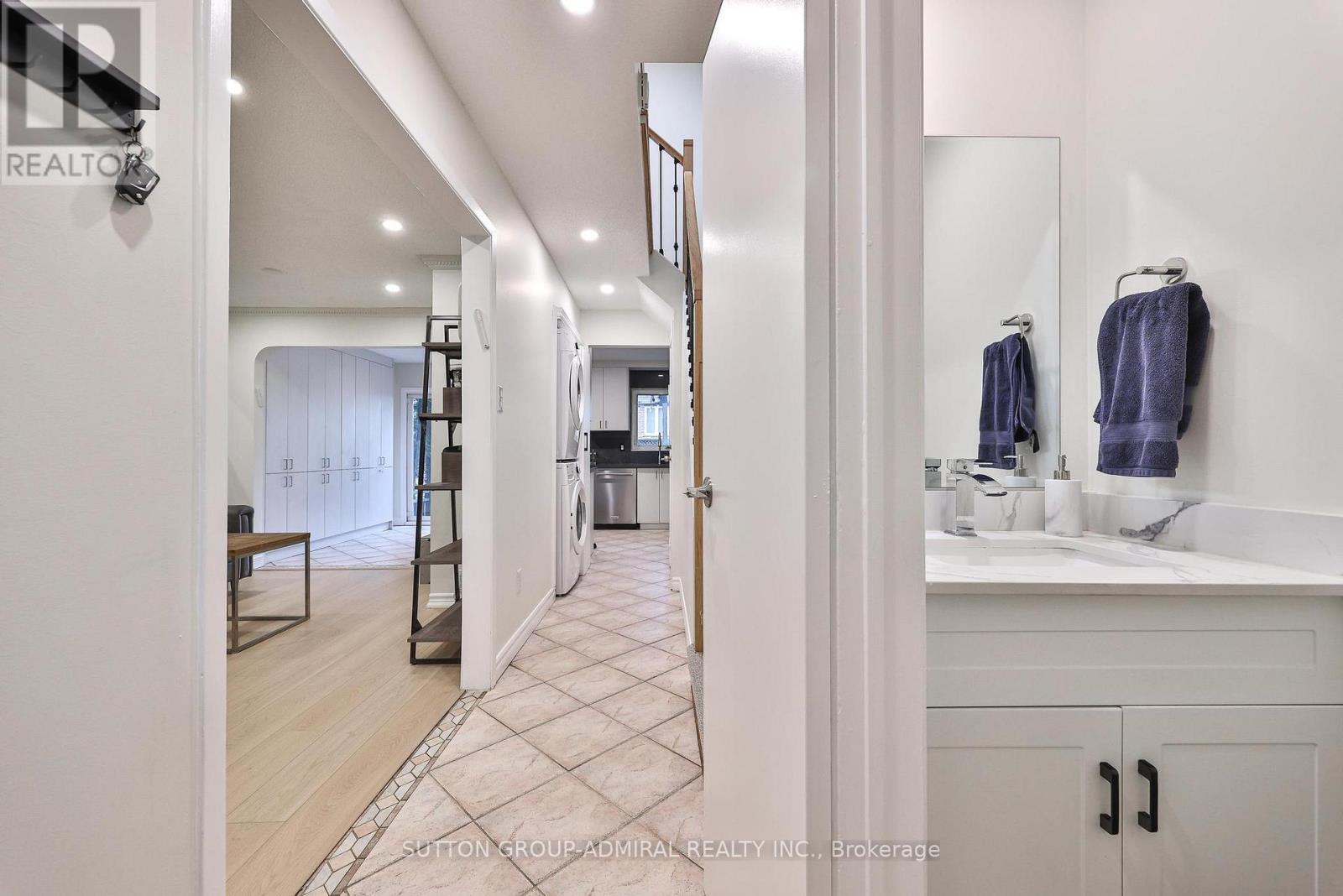 122 Rejane Crescent, Vaughan, Ontario  L4J 5A8 - Photo 4 - N13100876